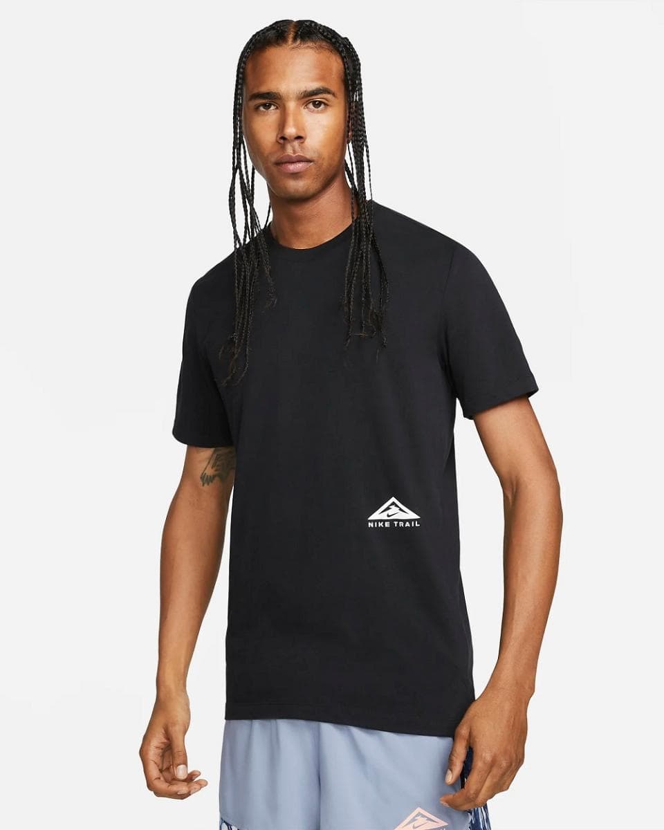 CAMISETA NIKE DRI FIT TRAIL MASCULINA REF:DV9379 — PRETO