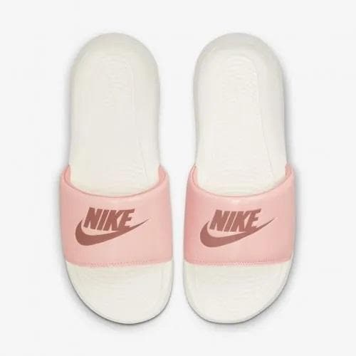 CHINELO NIKE VICTORI ONE SLIDE FEMININO REF:CN9677 — ROSA